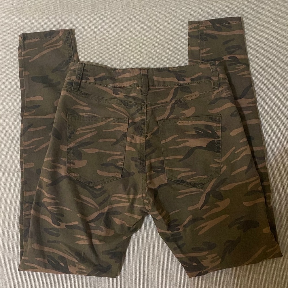Mid Rise Camo Jeggings - Picture 3 of 3